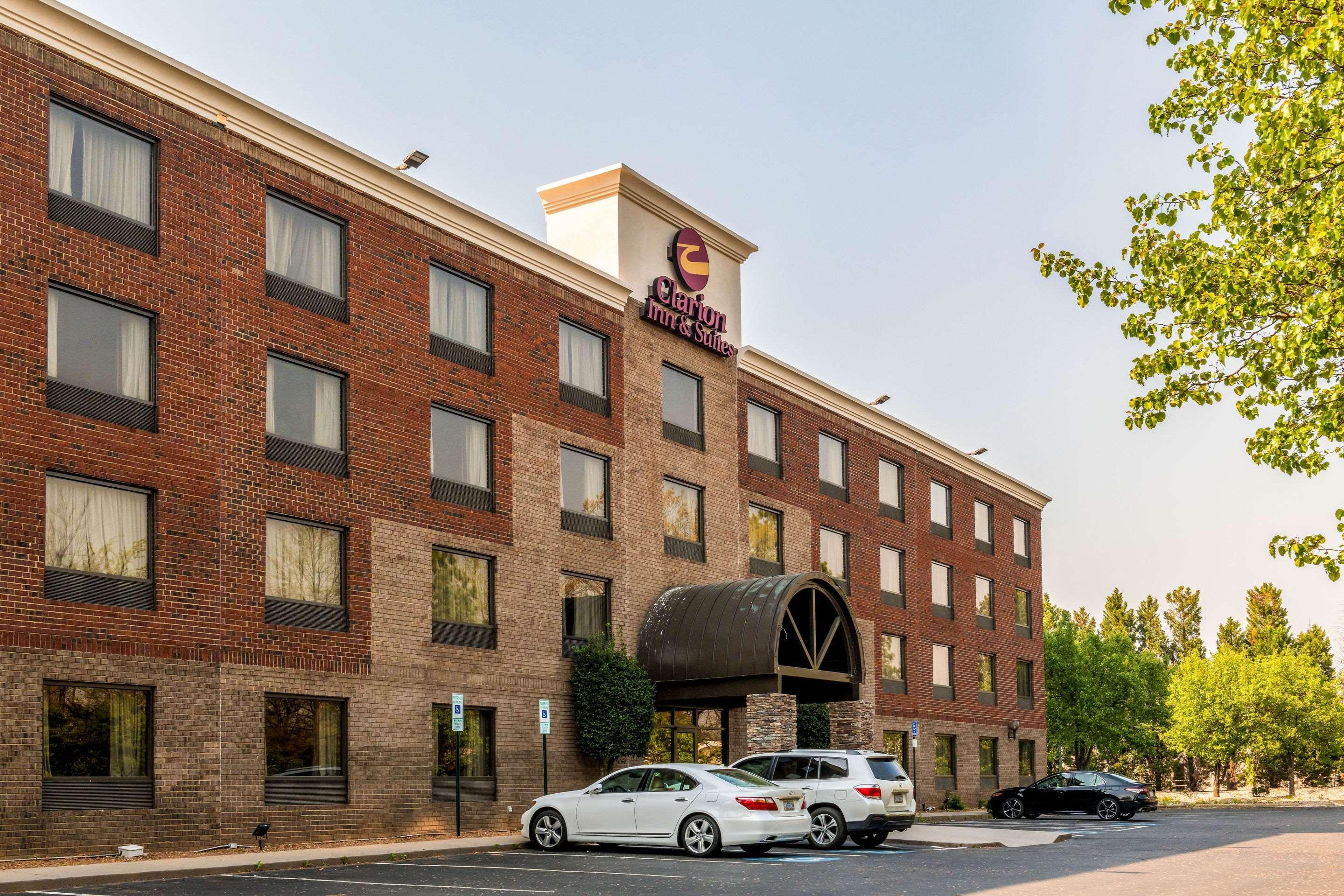 Lake Norman Inn And Suites Cornelius Exterior photo