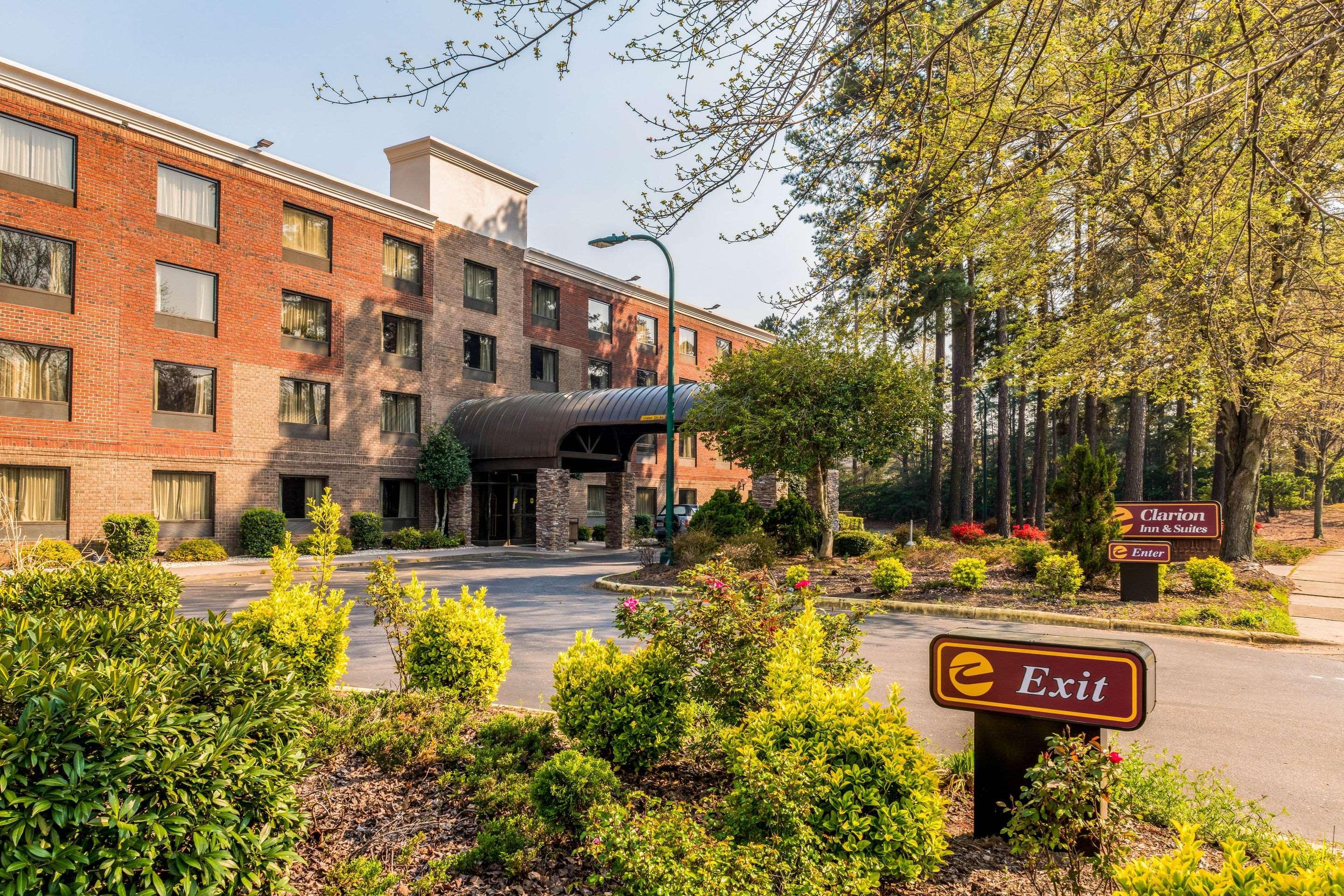 Lake Norman Inn And Suites Cornelius Exterior photo